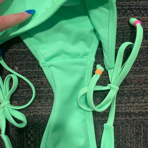 Small Wild Fable women’s bikini bottoms Neon Green with beads - Picture 3 of 3
